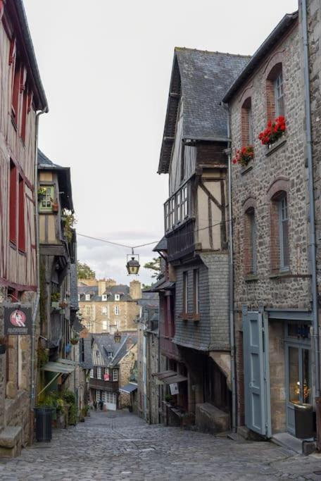 Les Remparts De Dinan . F3 Intramuros. Avec Wifi Εξωτερικό φωτογραφία